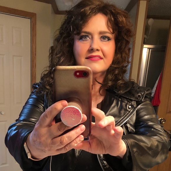 🌹Meet your Posher, Kelly - Picture 4 of 15